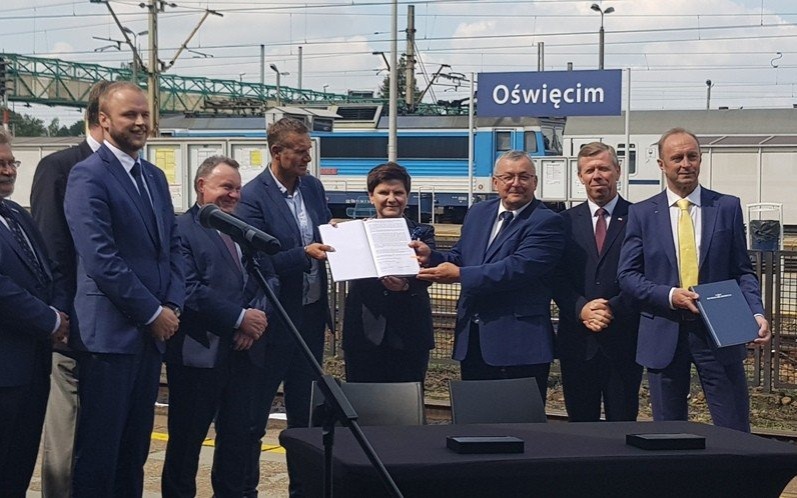 OŚWIĘCIM. Nowy dworzec, nowa kładka, nowe perony