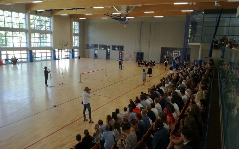 OŚWIĘCIM. Uczniowie uroczyście otworzyli nową halę sportową