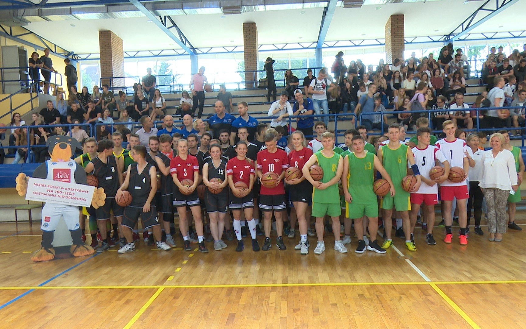 POWIAT. Mistrz Polski w koszykówce w PZ nr 2 na 100-lecie odzyskania niepodległości