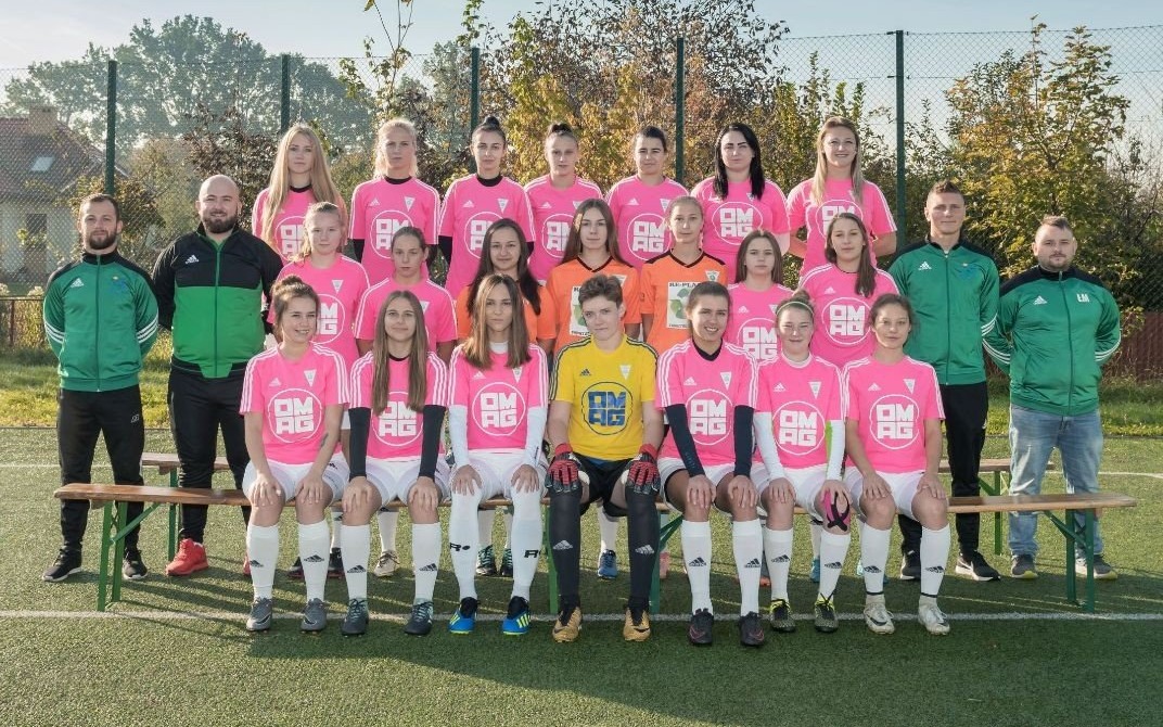 BRZEZINKA. Piłkarki z Iskry są niepokonane