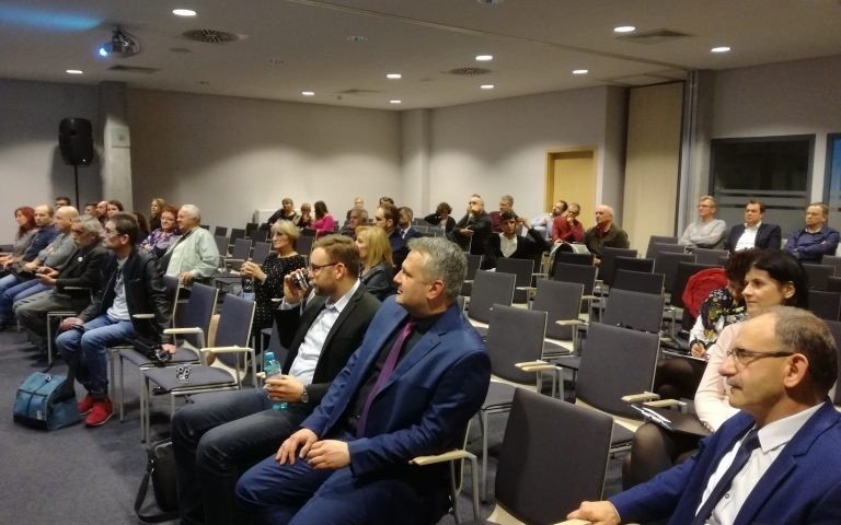 OŚWIĘCIM. Rozmawiali o smogu w miejskiej bibliotece