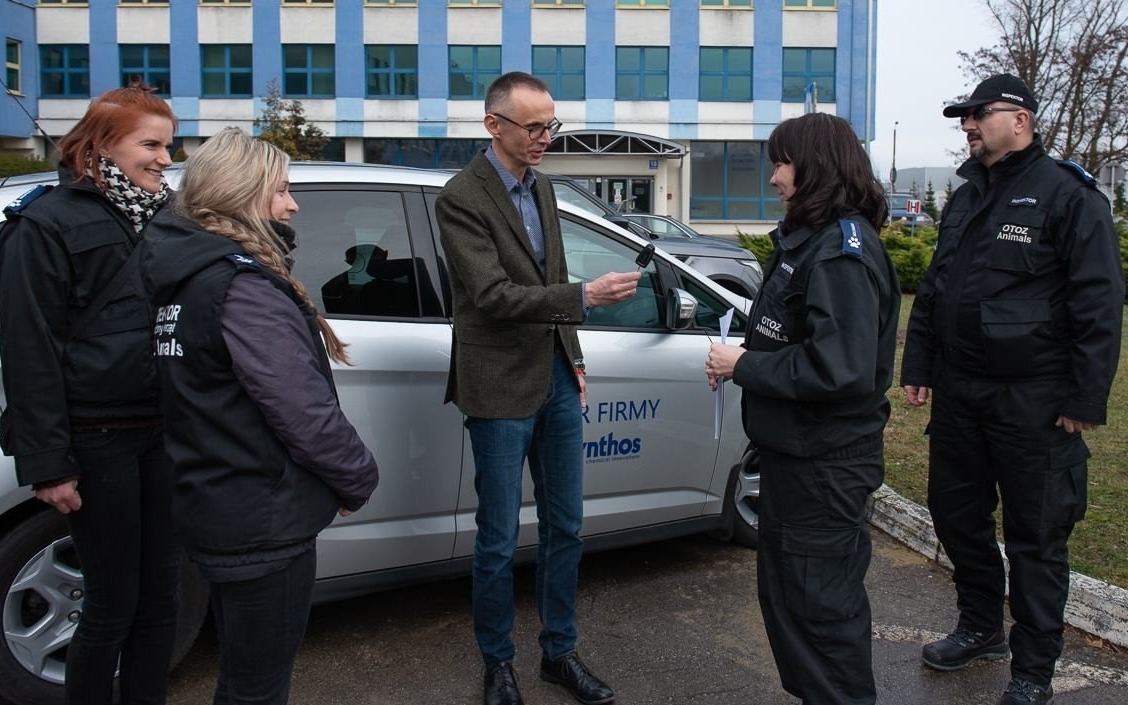 POWIAT. Firma Synthos zakupiła samochód dla OTOZ Animals