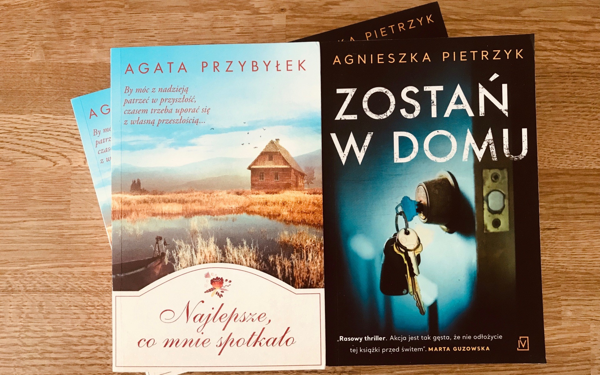 KONKURS. Wygraj książki „Najlepsze co mnie spotkało” i „Zostań w domu”