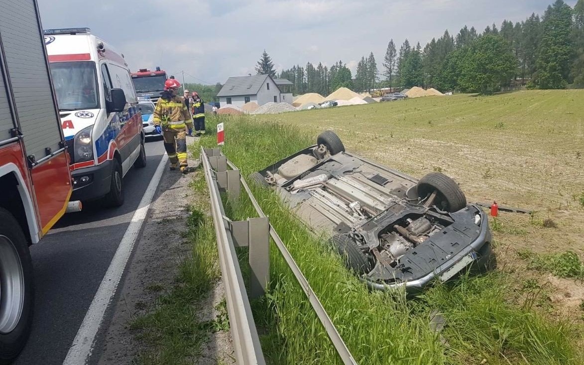 WŁOSIENICA. Zasnęła prowadząc samochód