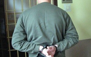 BRZESZCZE. Pobił nastolatka dla szalika