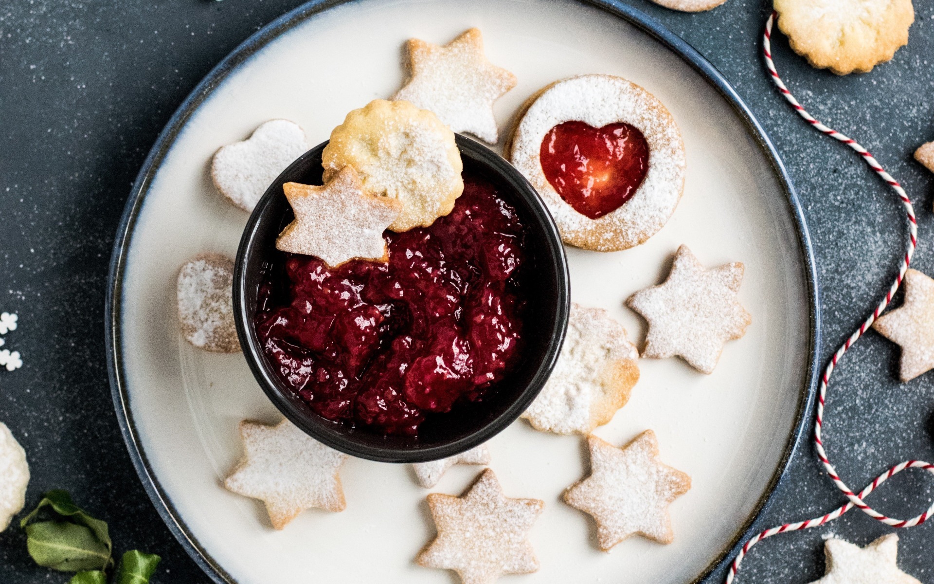 Przygotuj kuchnię na świąteczne wypieki! Wybieramy AGD do pieczenia