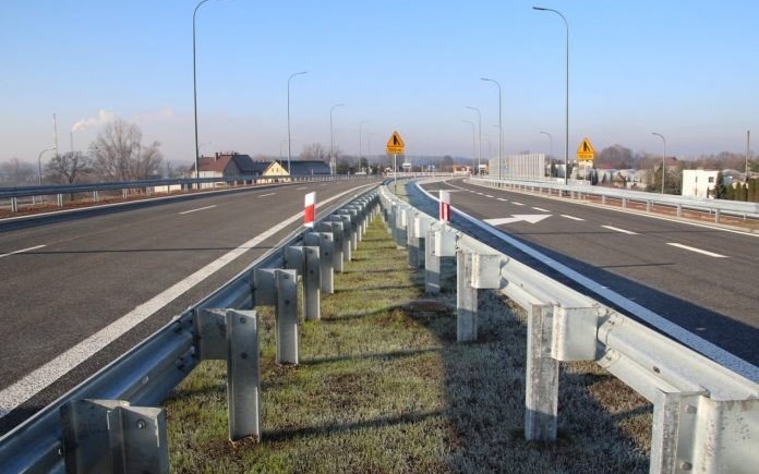 TYCHY. Na modernizowanej drodze nr 44 otwarto wiadukt