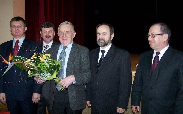 POWIAT. Wójt Osieka Mieszczak zostaje w gminie