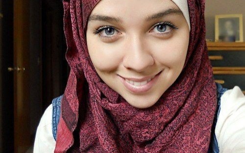 PUBLICYSTYKA. Fatima Akram - piękna bojowniczka z Bahrajnu