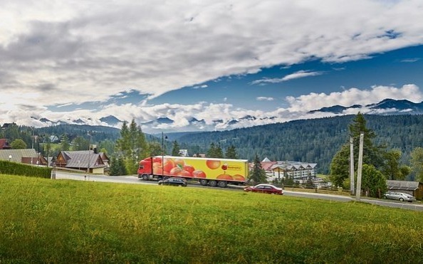 POWIAT. Dostawy towarów do sklepów na czas