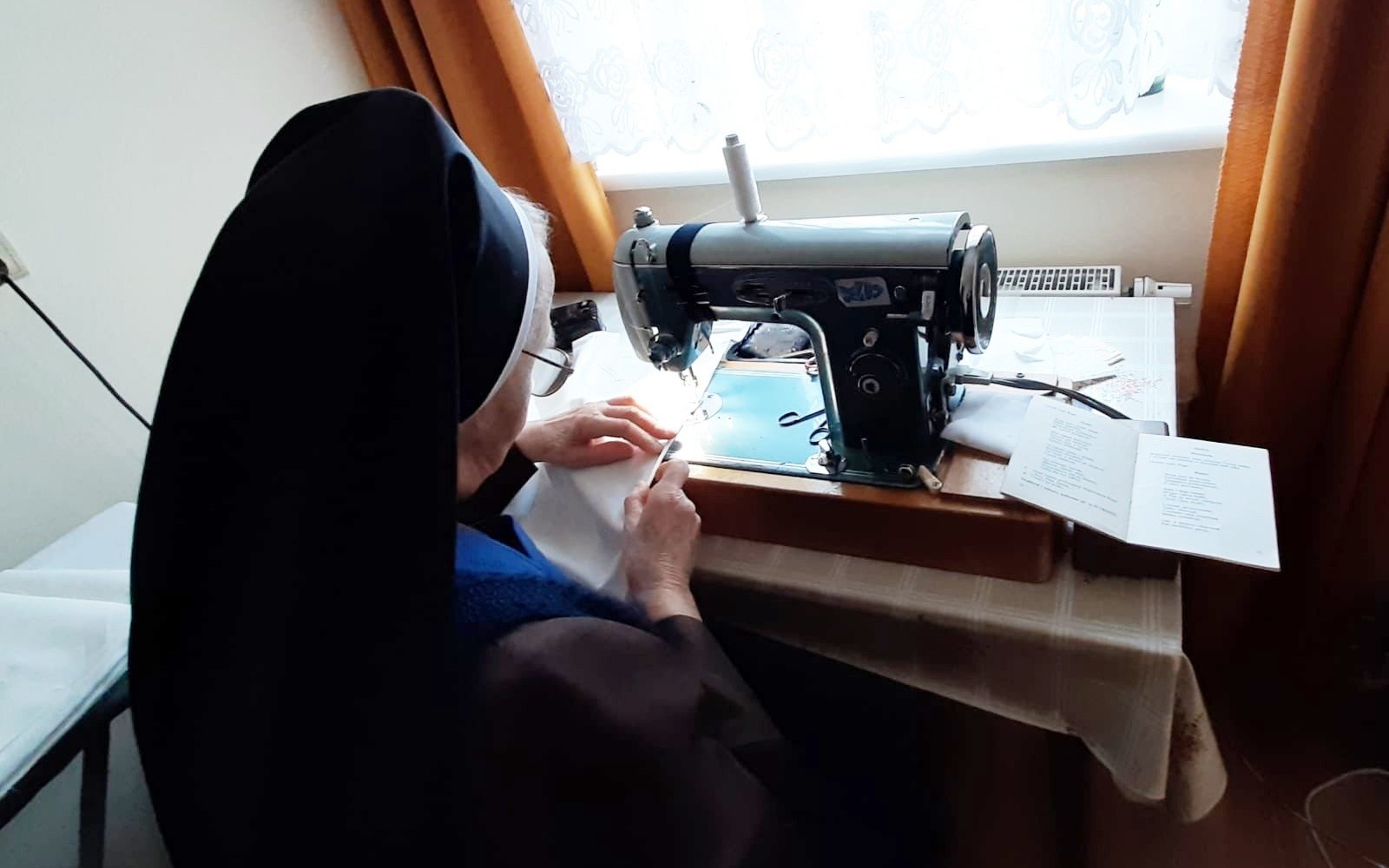 POWIAT. Serafitki z Oświęcimia szyją maseczki