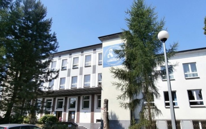 POWIAT. Budynek byłej szkoły średniej zostanie podarowany Gminie Chełmek