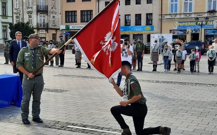 POWIAT. Nowy sztandar dla Hufca ZHP w Oświęcimiu