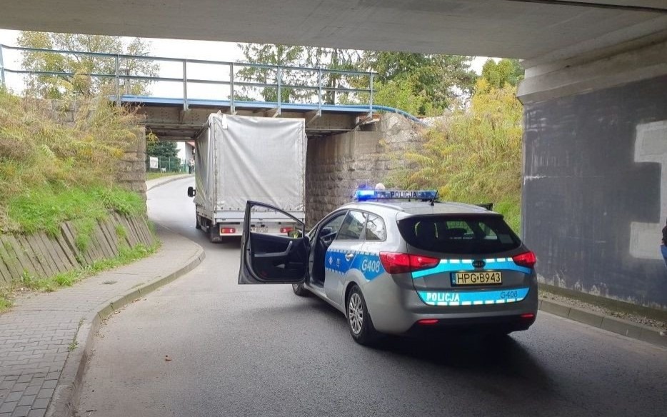 BABICE. Kierowca miał w nosie znaki drogowe