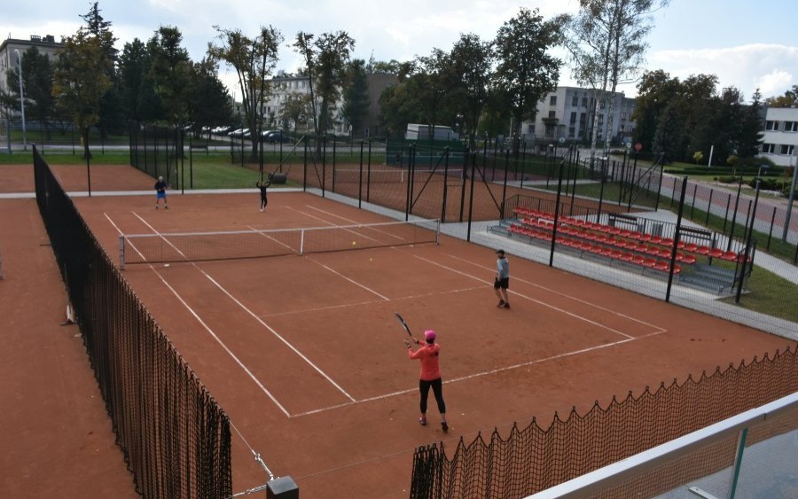 CHEŁMEK. Wyremontowano Dom Seniora i korty tenisowe