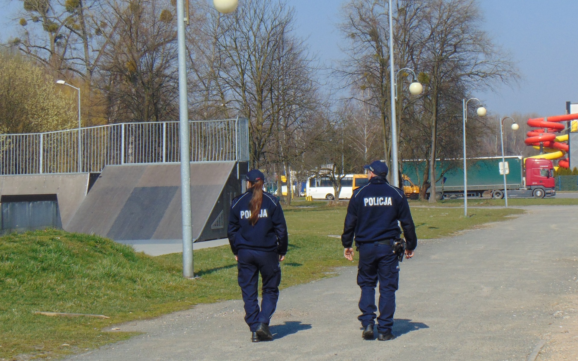 POWIAT. Policja już reaguje na brak maseczek