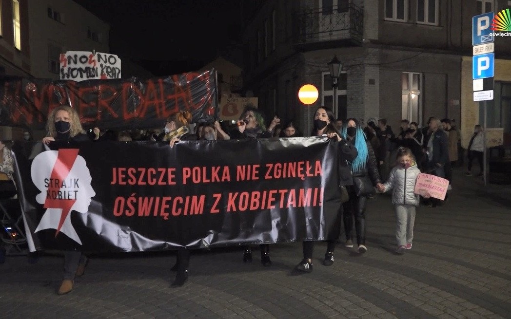 OŚWIĘCIM. Kilkaset osób w proteście kobiet w Oświęcimiu!