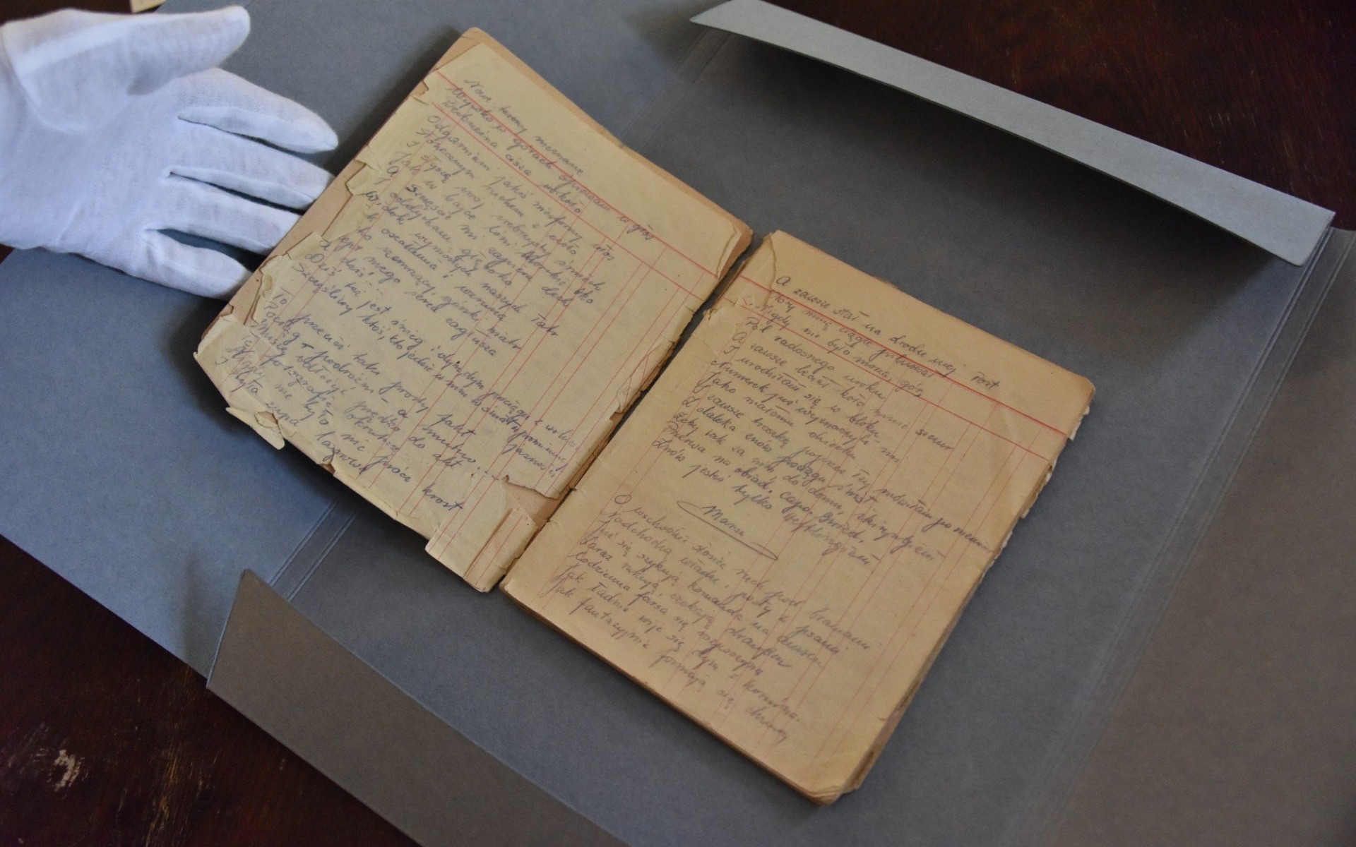 OŚWIĘCIM. Zeszyt byłej więźniarki Bożeny Janiny Zdunek z wierszami obozowymi