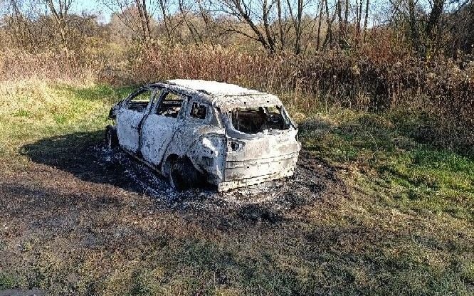 PODOLSZE. Zwęglone zwłoki człowieka w samochodzie