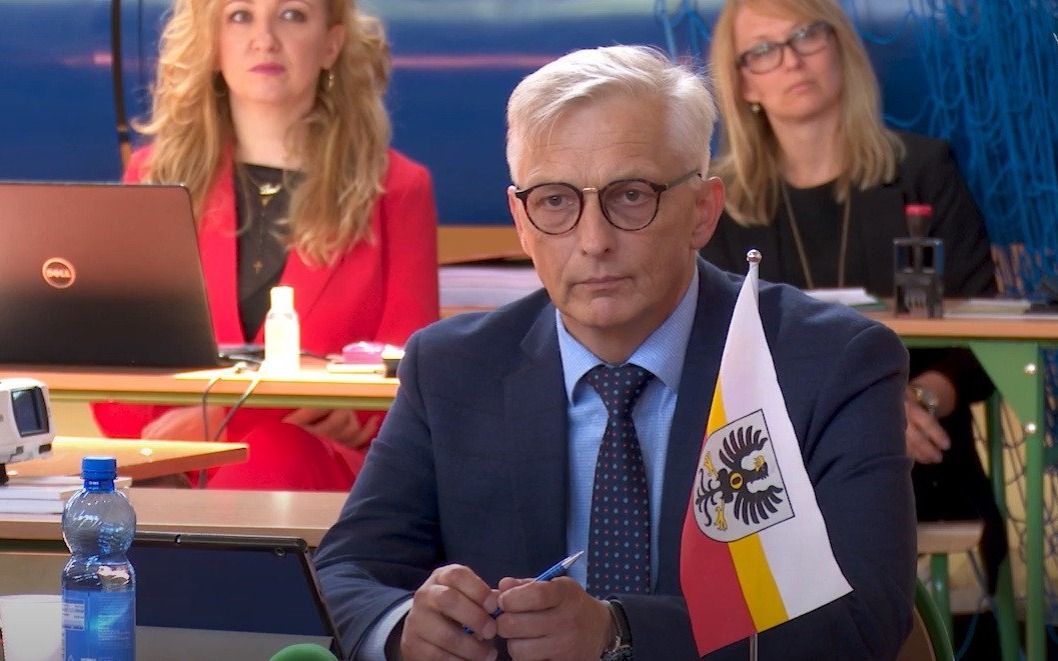 POWIAT. Władze proszą o dodatkowe karetki i wydłużenie czasu pracy