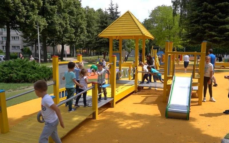 OŚWIĘCIM. Nowy plac zabaw w Parku Pokoju zrobił furorę