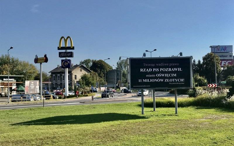 OŚWIĘCIM. Radni apelują o usunięcie kłamliwych bilbordów. Prezydent odpowiada!