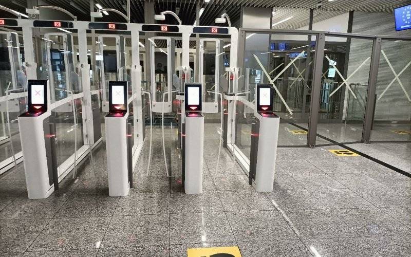 REGION. Biometryczne bramki w Kraków Airport
