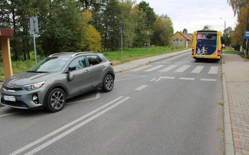 POWIAT. Troje dzieci wbiegło przed samochód