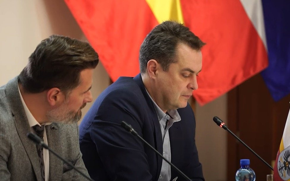 POWIAT. Radni wsparli strażaków z Kęt i udzielili dotacji na poprawę układu komunikacyjnego w Chełmku