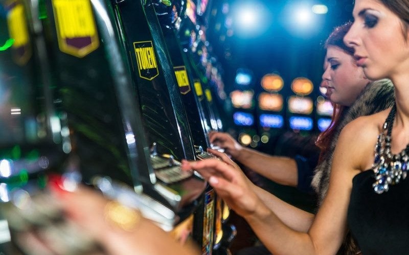 Kobiety częściej niż mężczyźni przyznają się do uzależnienia od hazardu