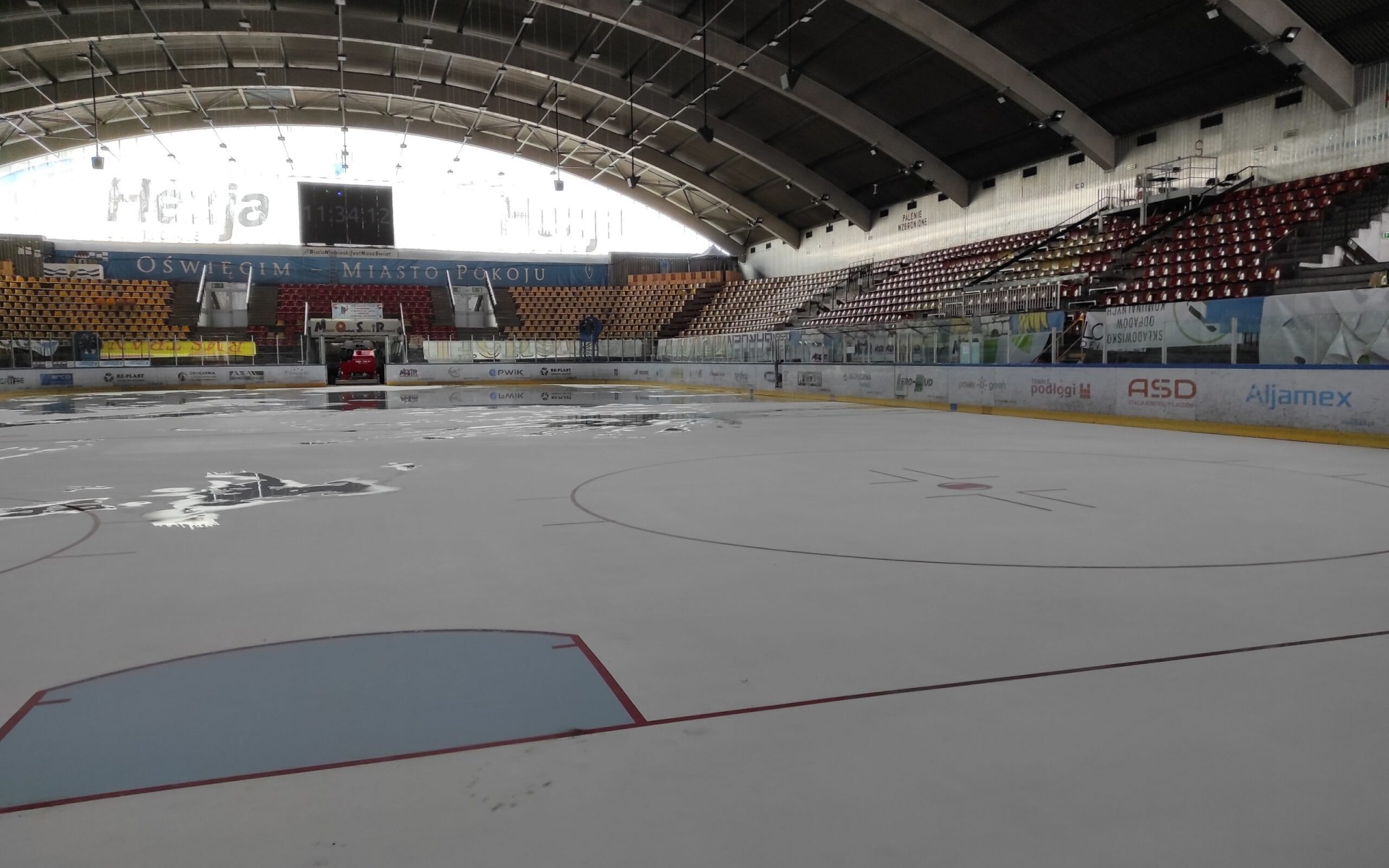 OŚWIĘCIM. Remont oświęcimskiej hali lodowej