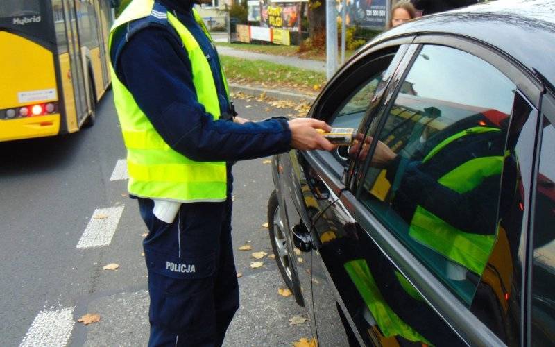 OŚWIĘCIM. Kierowca nie trzymał prostego toru jazdy