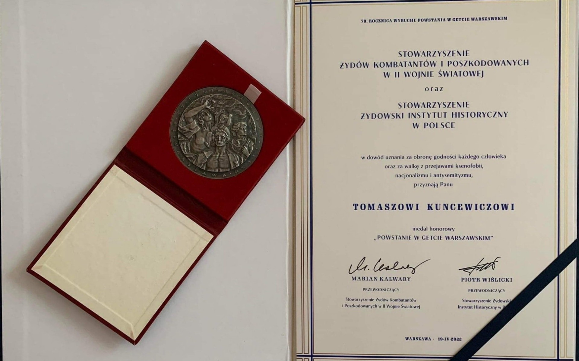 OŚWIĘCIM. Tomasz Kuncewicz uhonorowany medalem „Powstanie w getcie warszawskim”