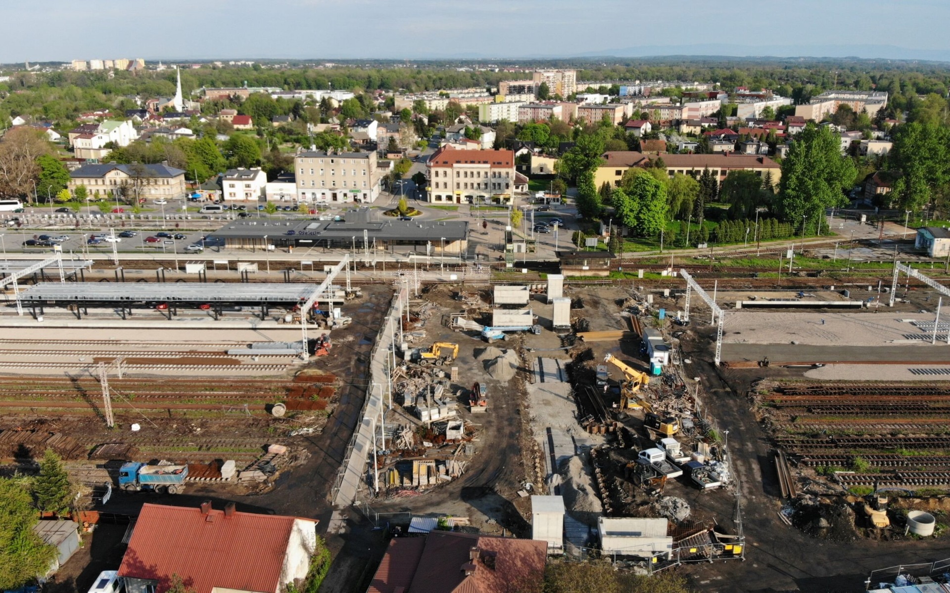 OŚWIĘCIM. Na dworcu PKP widać już nowe perony i przejście podziemne