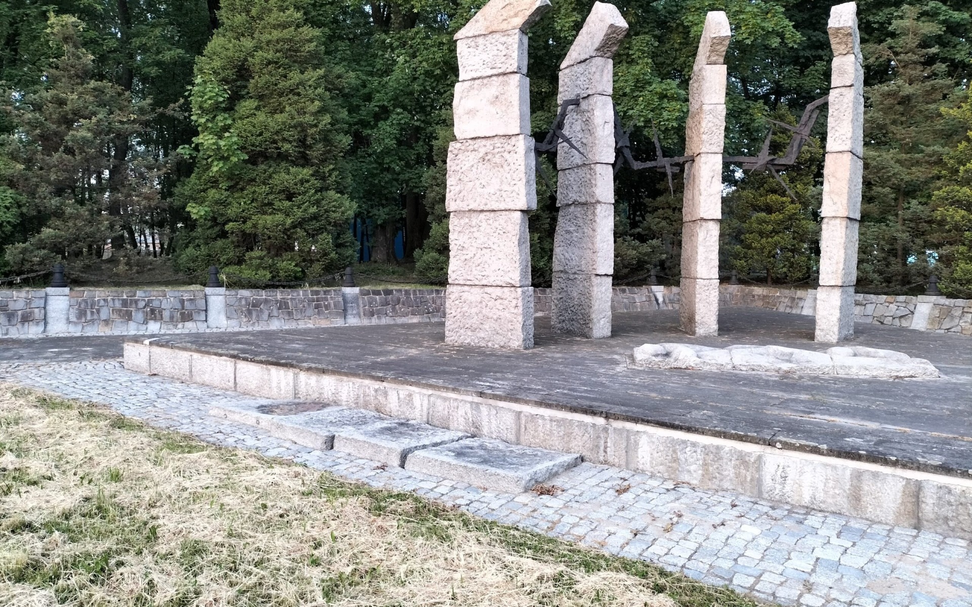 OSWIĘCIM. Niechciana pamięć po KL Monowitz?