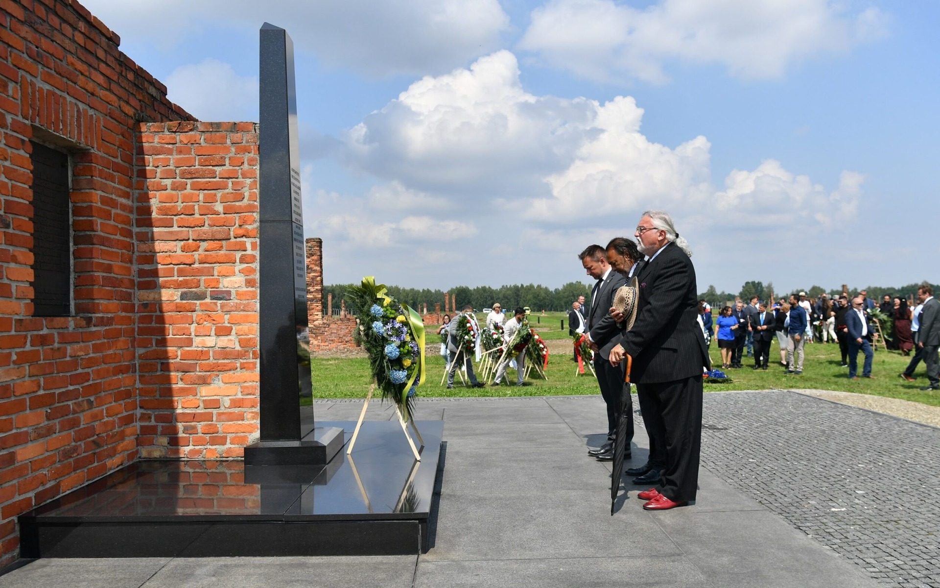 OŚWIĘCIM. Obchody Dnia Pamięci o Zagładzie Sinti i Romów