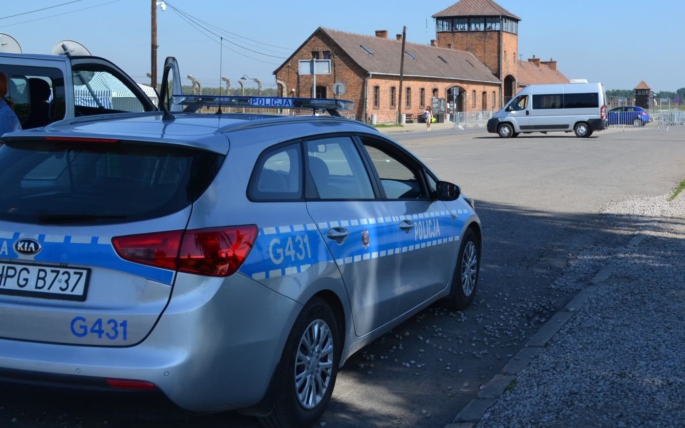 BRZEZINKA. Turysta dostał udaru mózgu, pomógł policjant