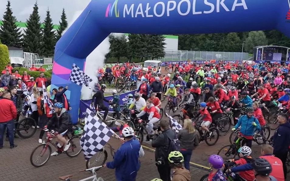 OŚWIĘCIM. Komplet rowerzystów podczas Małopolska Tour 2022