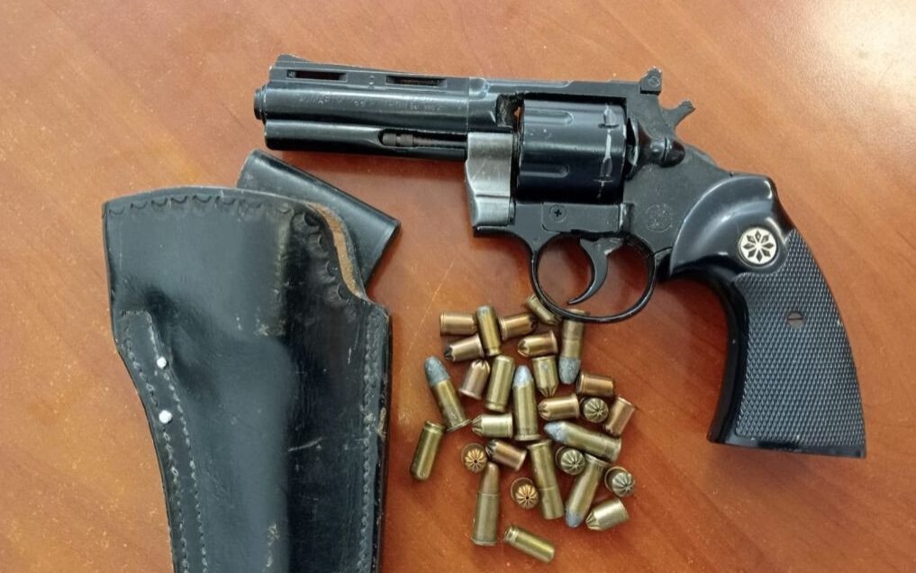 KĘTY. Na poddaszu robotnicy znaleźli broń i amunicję