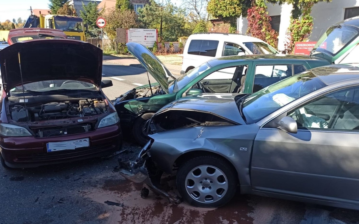 CHEŁMEK. Zderzenie trzech samochodów
