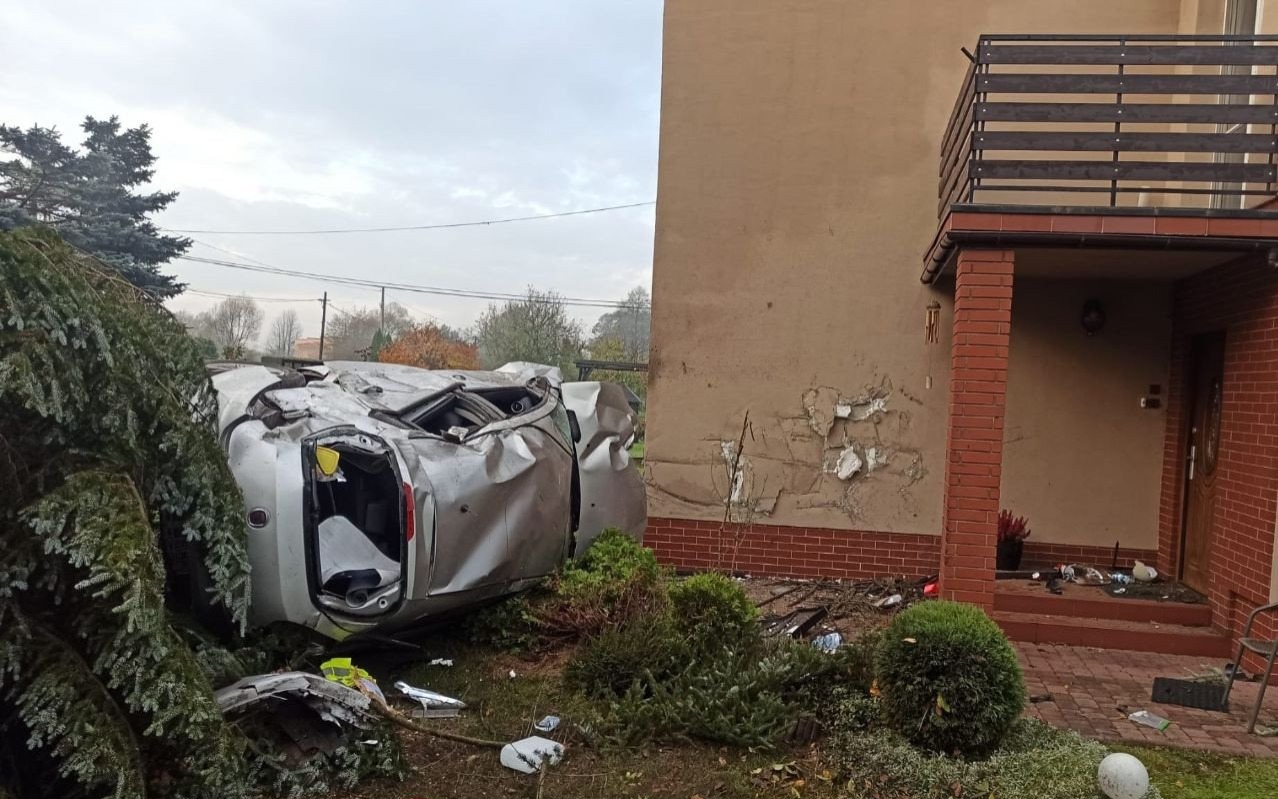 GORZÓW CHRZANOWSKI. Samochodem uderzył w płot, drzewo i dom