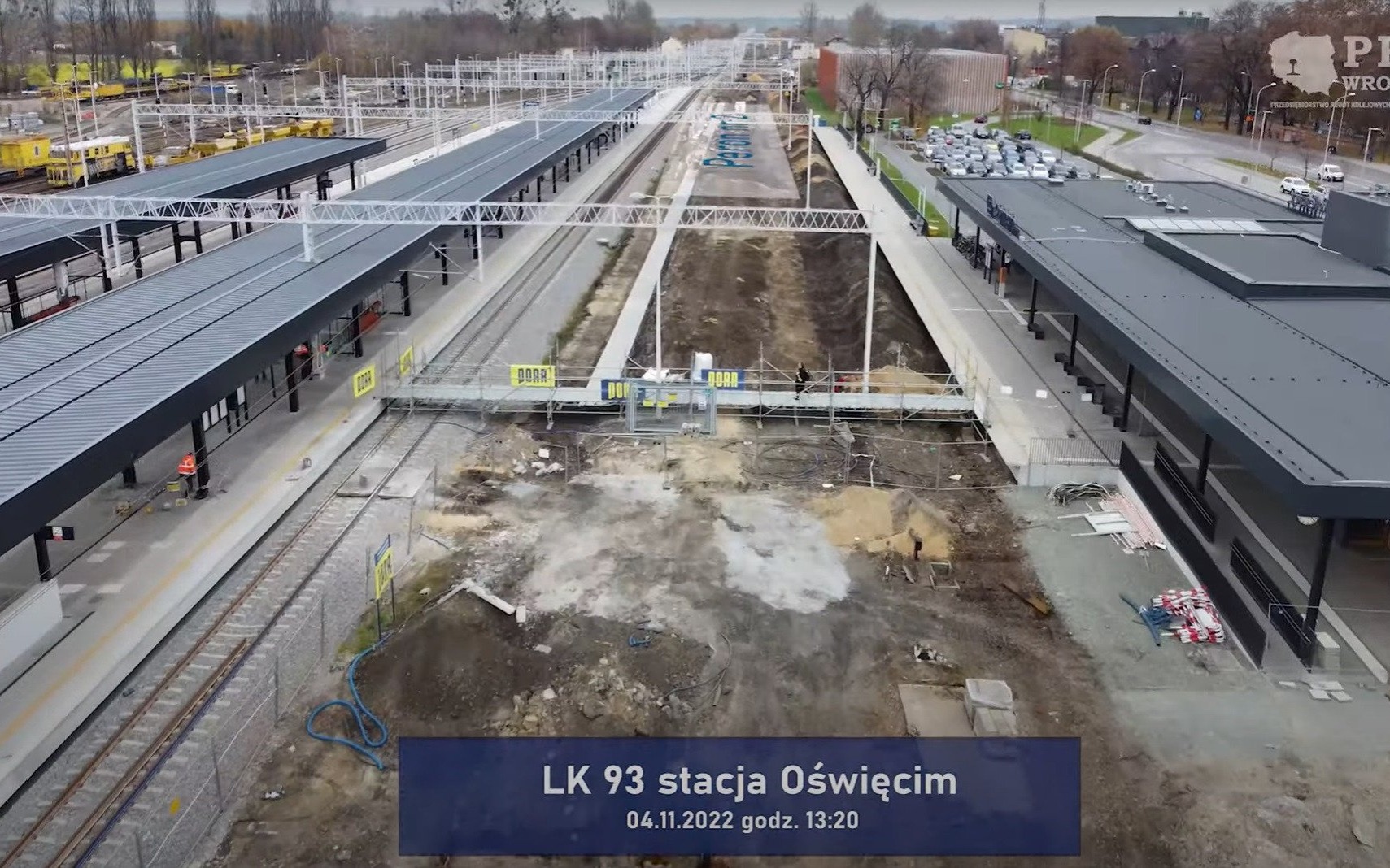 OŚWIĘCIM. Przebudowa stacji kolejowej w Oświęcimiu robi ogromne wrażenie [DRON]