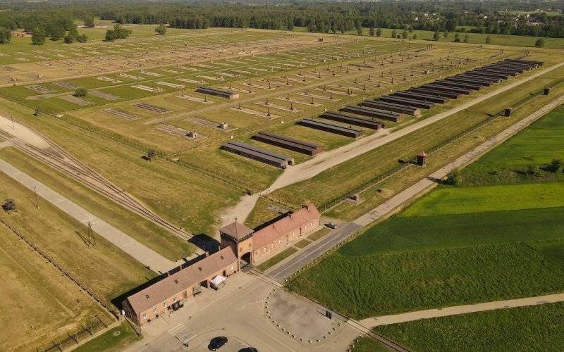 OŚWIĘCIM. W 2022 r. Muzeum Auschwitz odwiedziło ponad 1 milion 184 tysiące osób