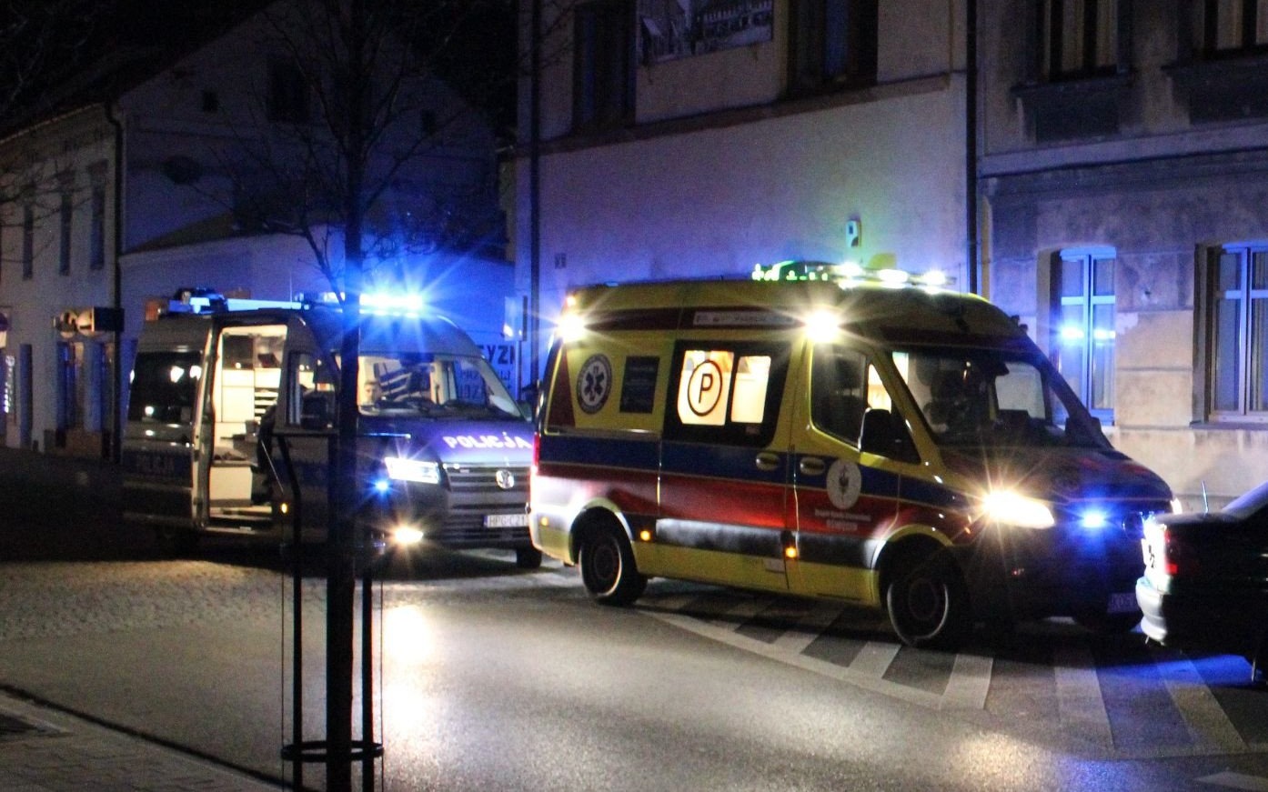 OŚWIĘCIM. Trzy nastolatki upojone alkoholem, jedna wylądowała w szpitalu