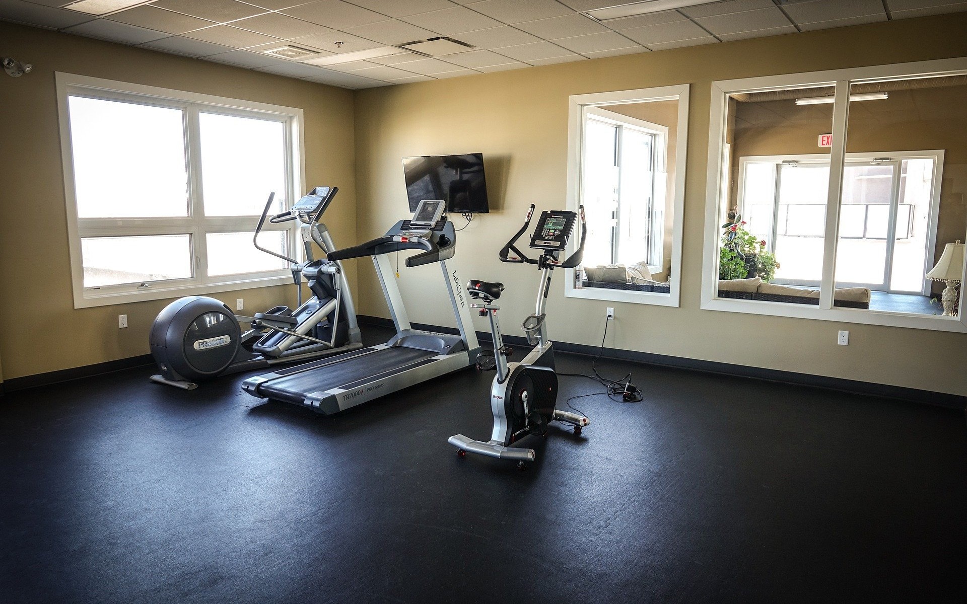 Rower stacjonarny – sposób na świetną formę przez cały rok