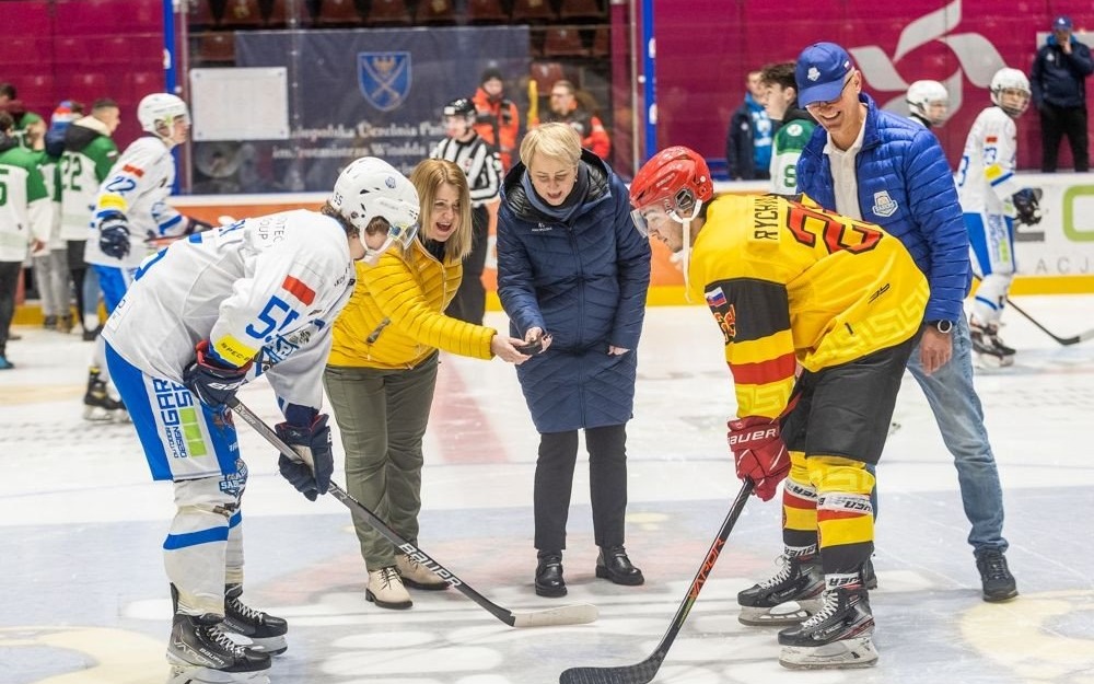 OSWIĘCIM. Międzynarodowy i efektowny turniej hokeja