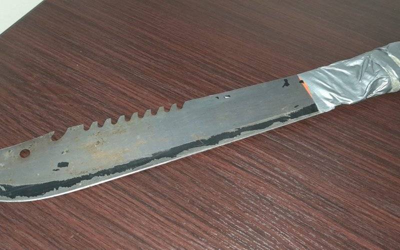 OŚWIĘCIM. Osiedlowy agresor z maczetą w rękach policji