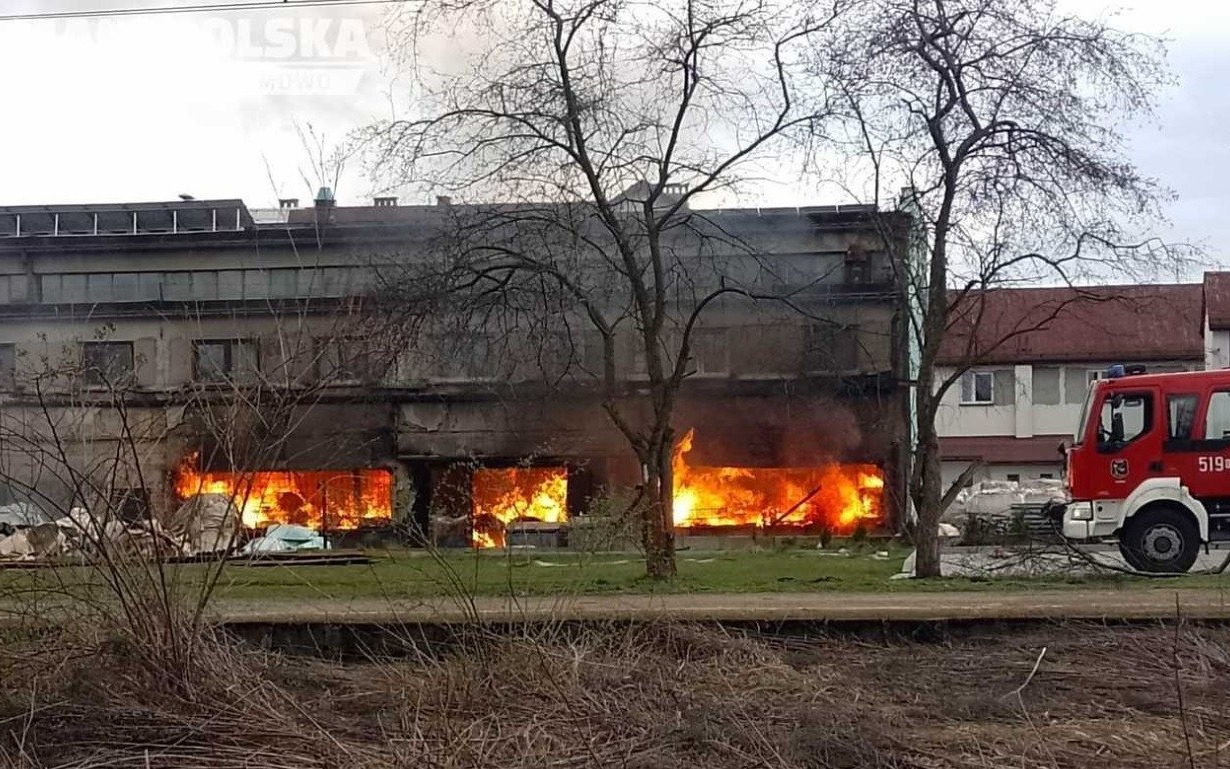 KĘTY. Pożar na terenie hali produkcyjnej w Kętach Podlesiu