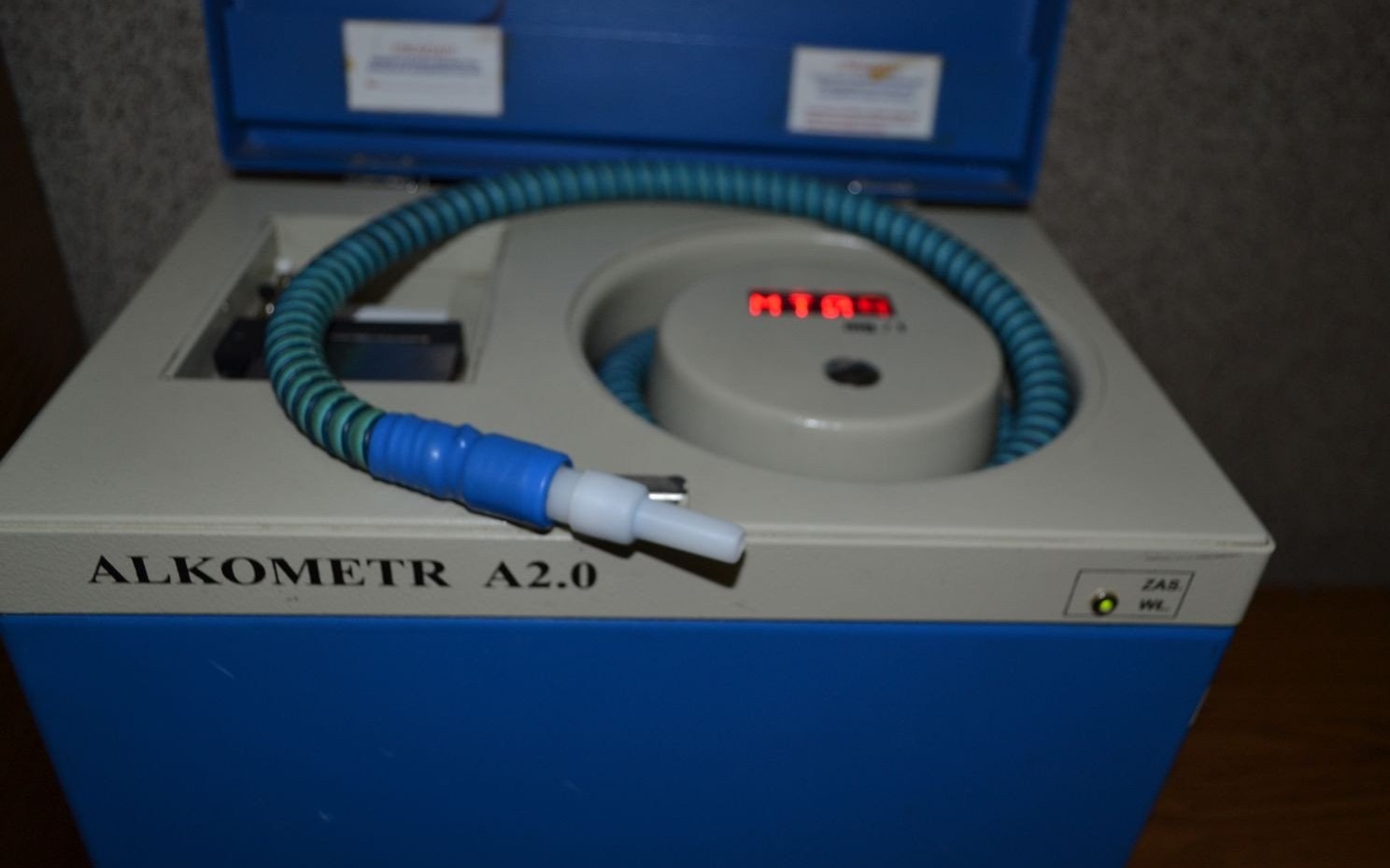 ZATOR. Tir marki MAN jechał po drodze slalomem