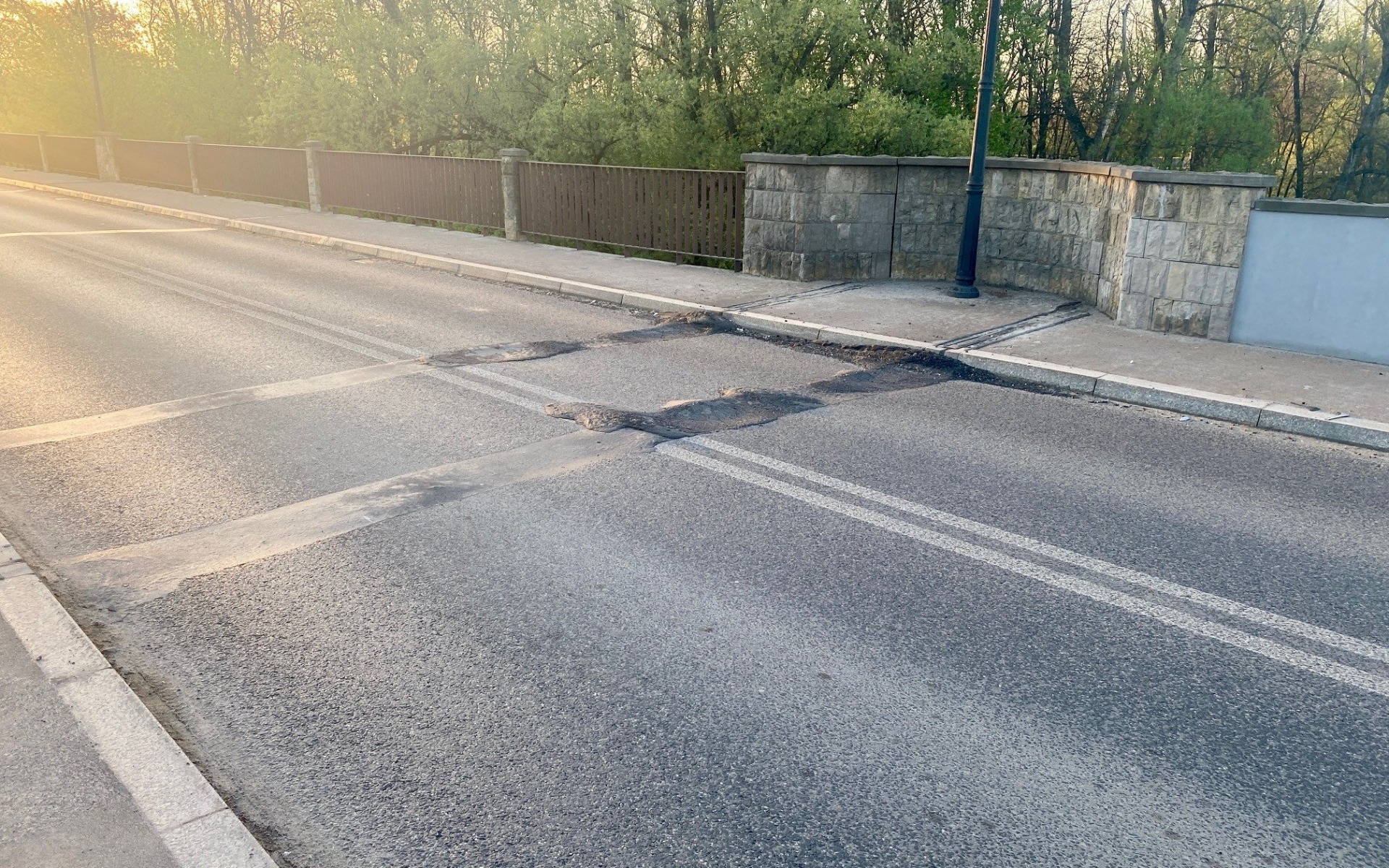 OŚWIĘCIM. Totalna prowizorka na moście Piastowskim w Oświęcimiu. Gdzie jest gospodarz?